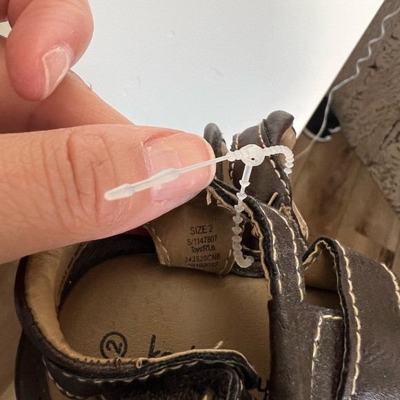 Koala Brown Leather Closed-Toe Sandals with Velcro Closure sz 2 NEVER WORN - Picture 3 of 3